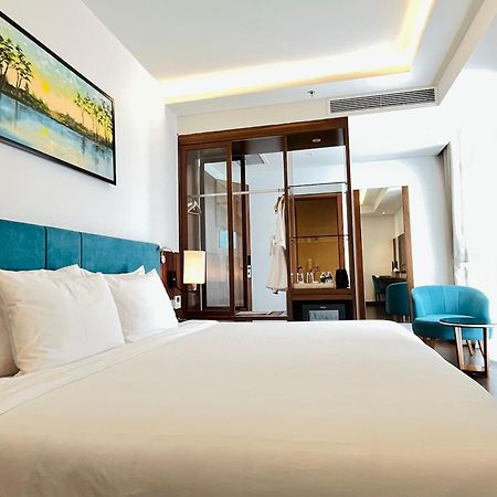 Maximilan Danang Beach Hotel Exterior foto