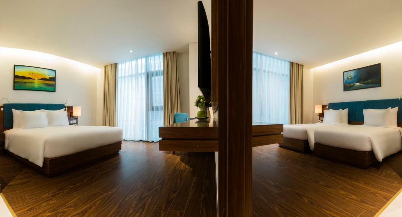 Maximilan Danang Beach Hotel Exterior foto