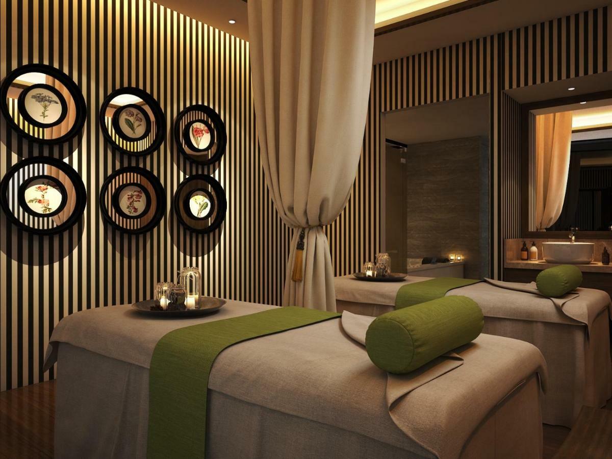 Maximilan Danang Beach Hotel Exterior foto