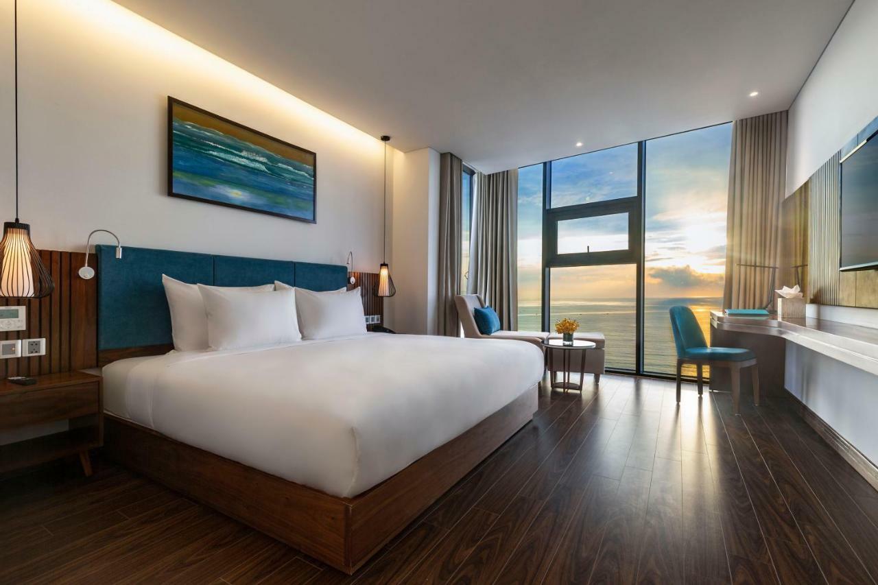 Maximilan Danang Beach Hotel Exterior foto